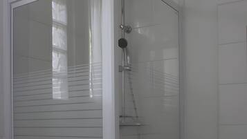Een douche, een haardroger