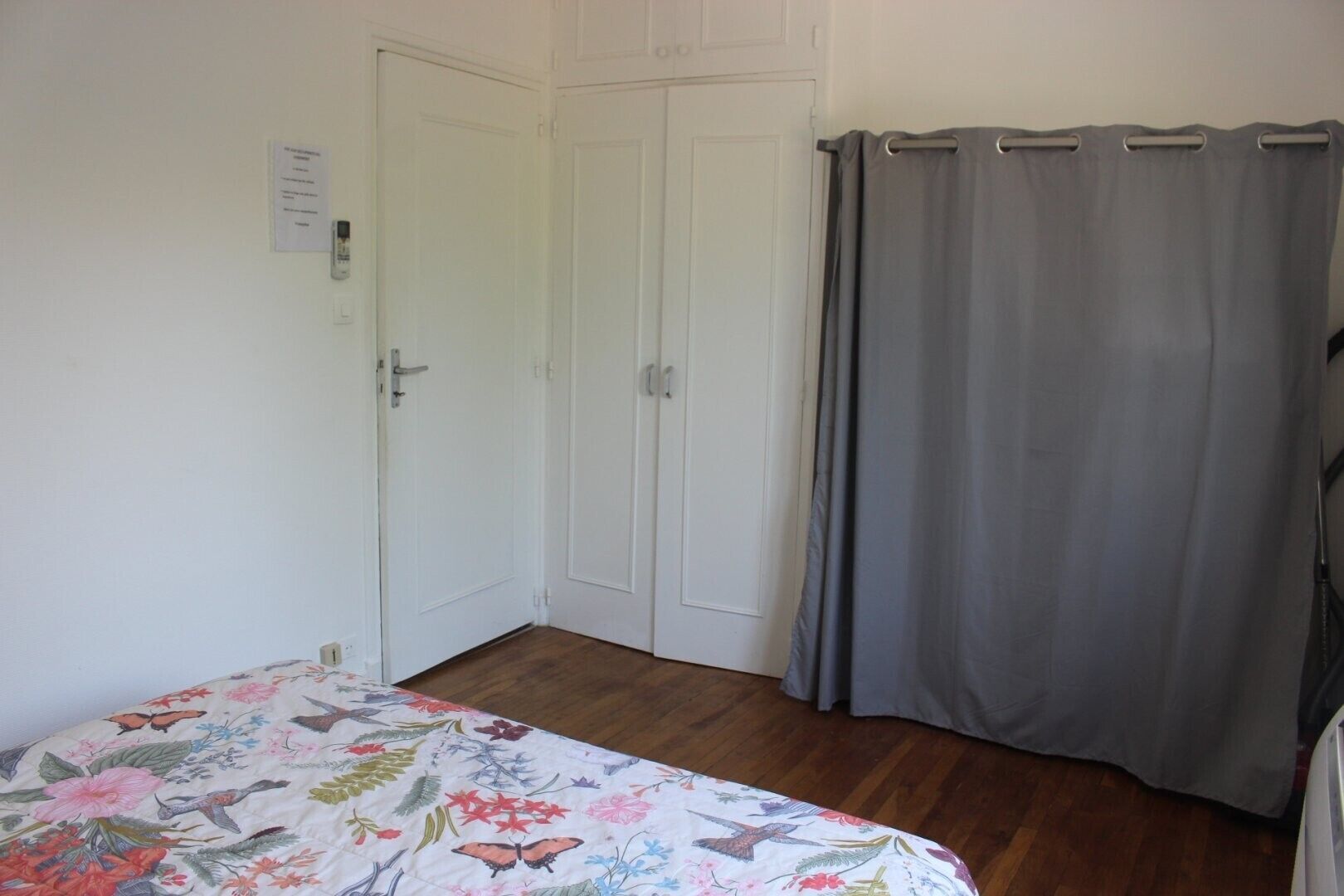 3 slaapkamers, een strijkplank/strijkijzer, wifi, beddengoed