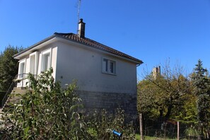 Exterior - Holiday Home 'Maison Vue Sur La Tour' with Private Terrace, Wi-Fi and Air Conditioning (Montcuq-en-Quercy-Blanc)