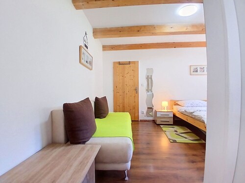 Beautiful apartment in villa for 4 guests with WIFI, TV and patio