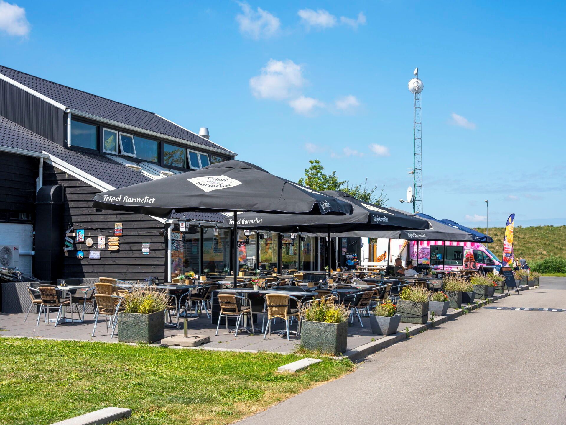 Tableau De Plein Air, Meubles, Mobilier De Jardin, Pôle, Chaise, Ombre, Restaurant, Table Cuisine Et Salle A Manger, Table De Pique-Nique, Parking