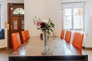 Dining - Stunning 5-bedroom home with a spa and garden, near Paris (Sarcelles)