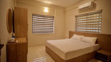 Deluxe Room | Desk, laptop workspace, free WiFi