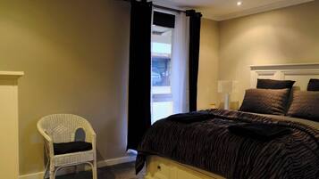 3 bedrooms, in-room safe, desk, iron/ironing board