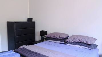 3 bedrooms, in-room safe, desk, iron/ironing board