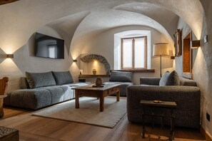 Fernseher, Kamin, DVD-Player, Stereoanlage