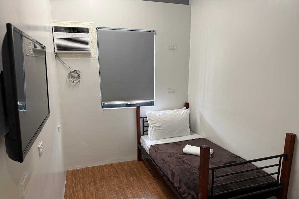 Deluxe Single Room | Free WiFi, bed sheets