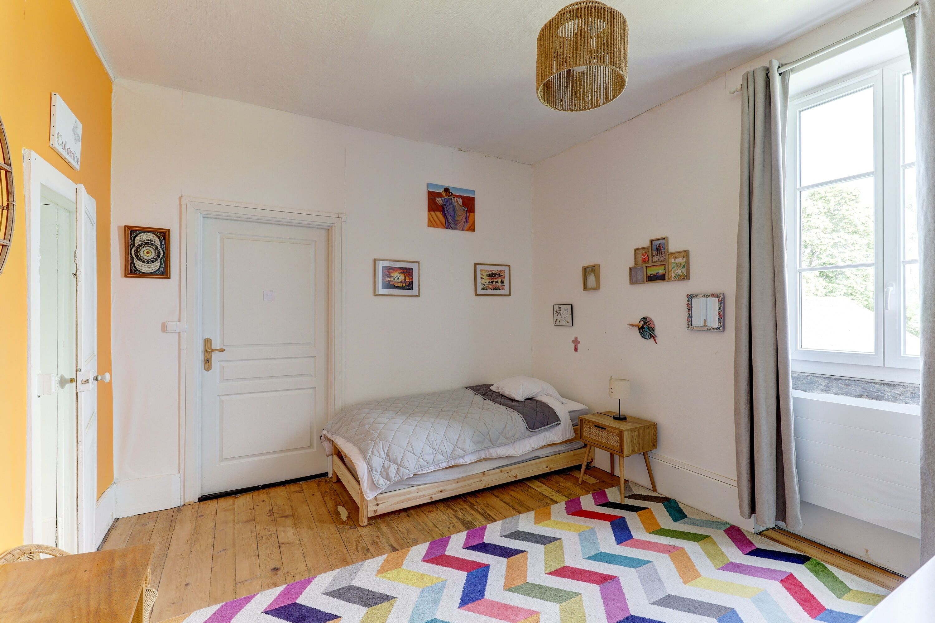 5 bedrooms, iron/ironing board, free WiFi, bed sheets