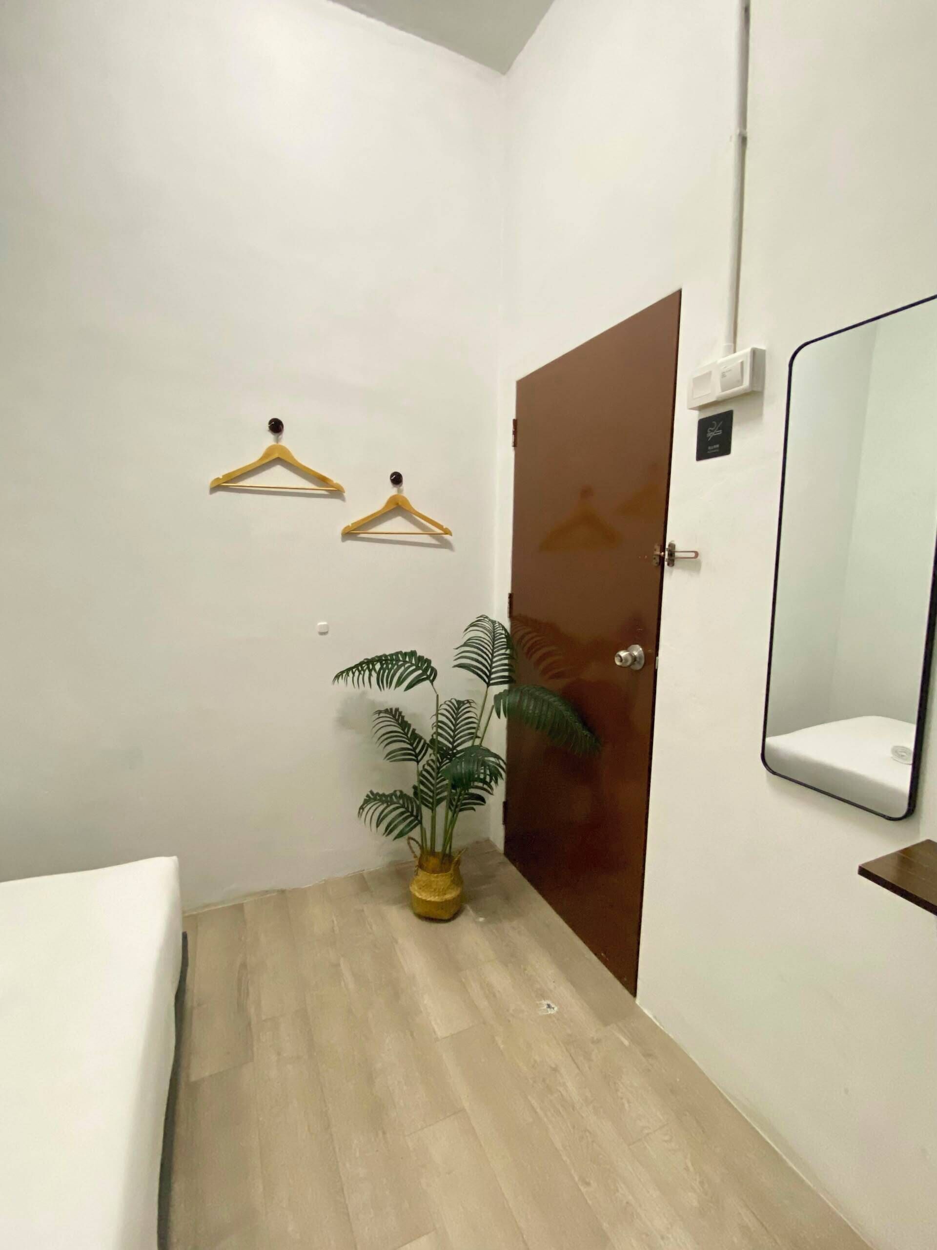 Room, 1 Twin Bed, Shared Bathroom | WiFi (free)
