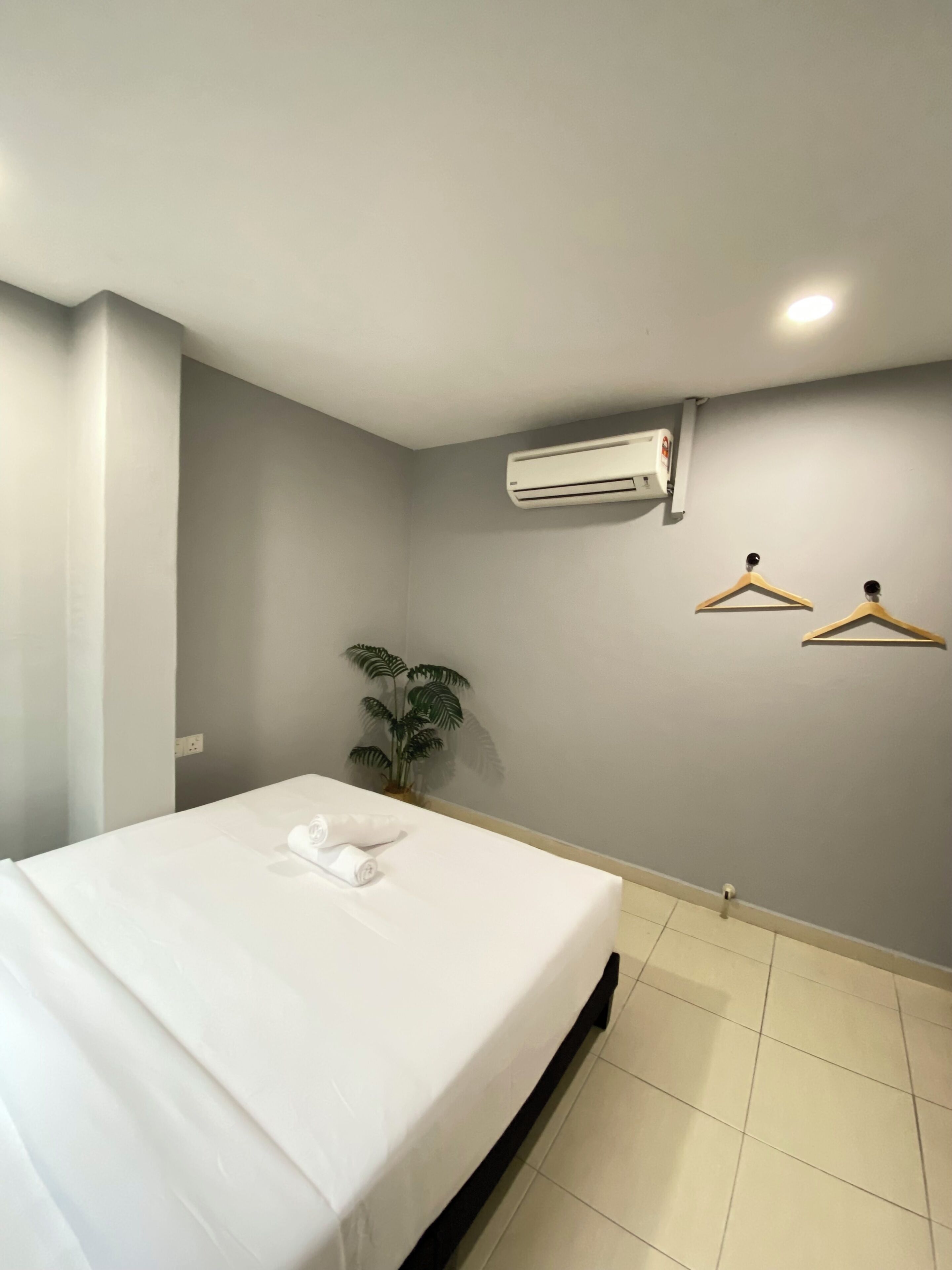 Double Room, 1 Queen Bed, Shared Bathroom | WiFi (free)