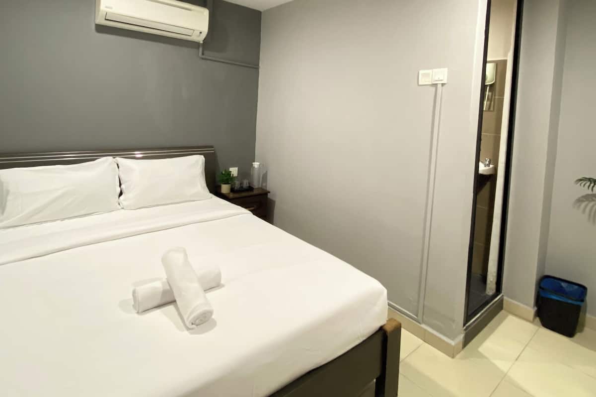 Quarto casal, 1 cama Queen, banheiro privativo | Wi-Fi de cortesia