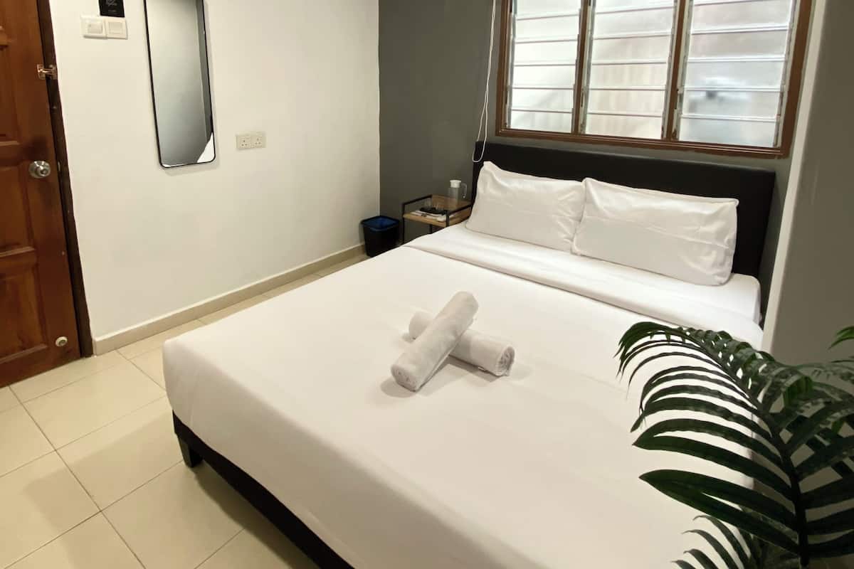 Quarto casal, 1 cama Queen, banheiro compartilhado | Wi-Fi de cortesia