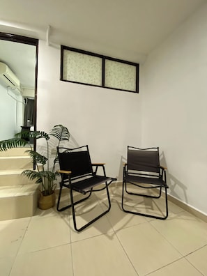 Chambre Triple Deluxe, salle de bains privée | Intérieur