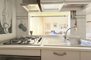 Private kitchen - A48 - Ancona, spacious four-room apartment with a balcony (Ancona)