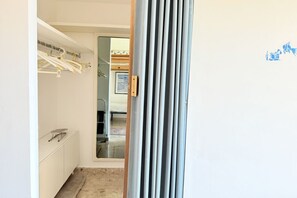 Interior - A48 - Ancona, spacious four-room apartment with a balcony (Ancona)