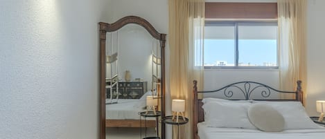 2 chambres, fer et planche à repasser, Wi-Fi gratuit, draps fournis