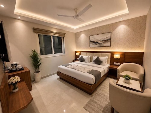 NH Skye Suites Hotel T-3 Delhi Airport 