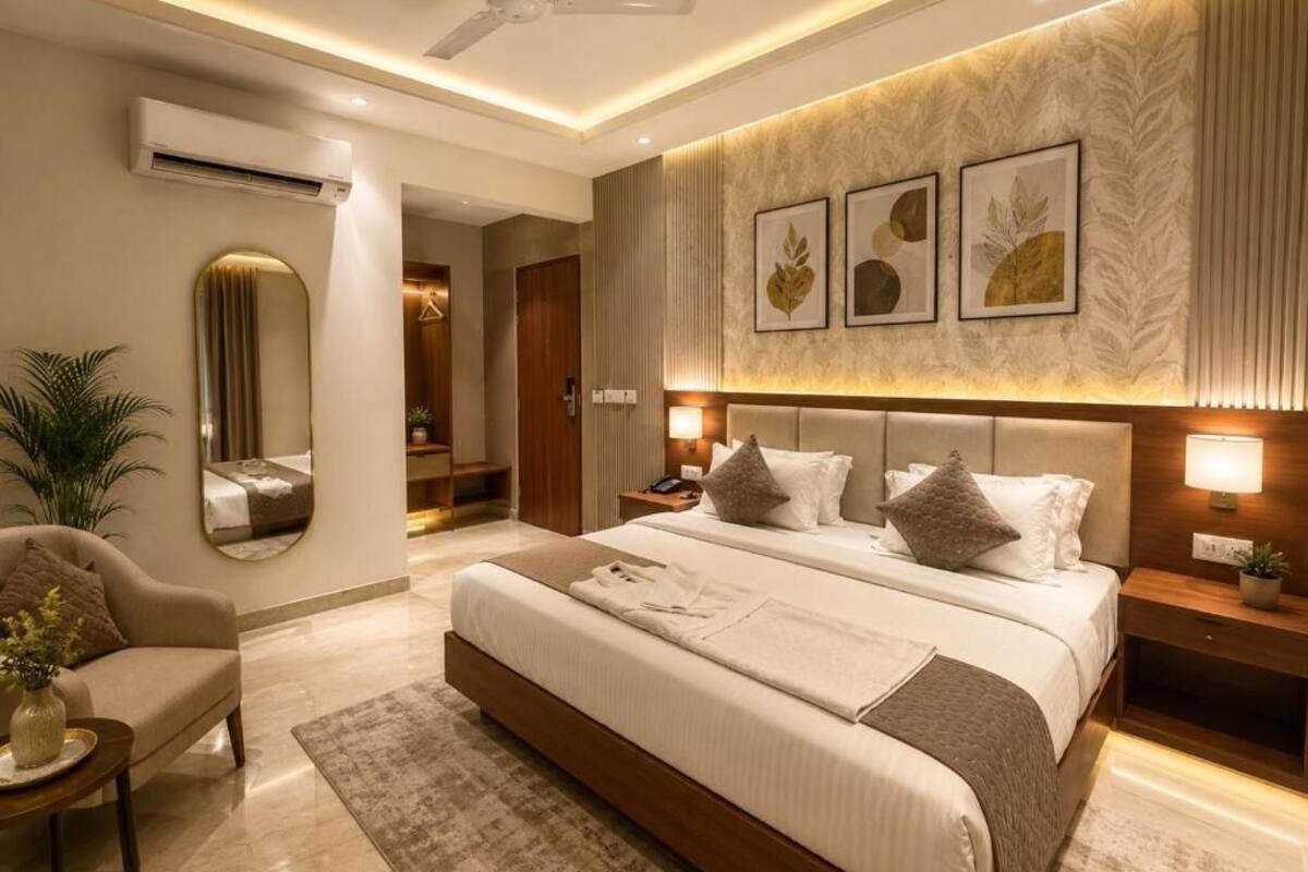 Quarto casal superior, vista para a cidade | Cofres nos quartos, quartos à prova de som