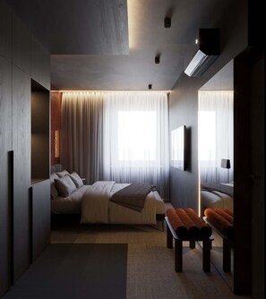 Un dormitorio moderno con cama, mesitas de noche, un banco y un espejo grande.