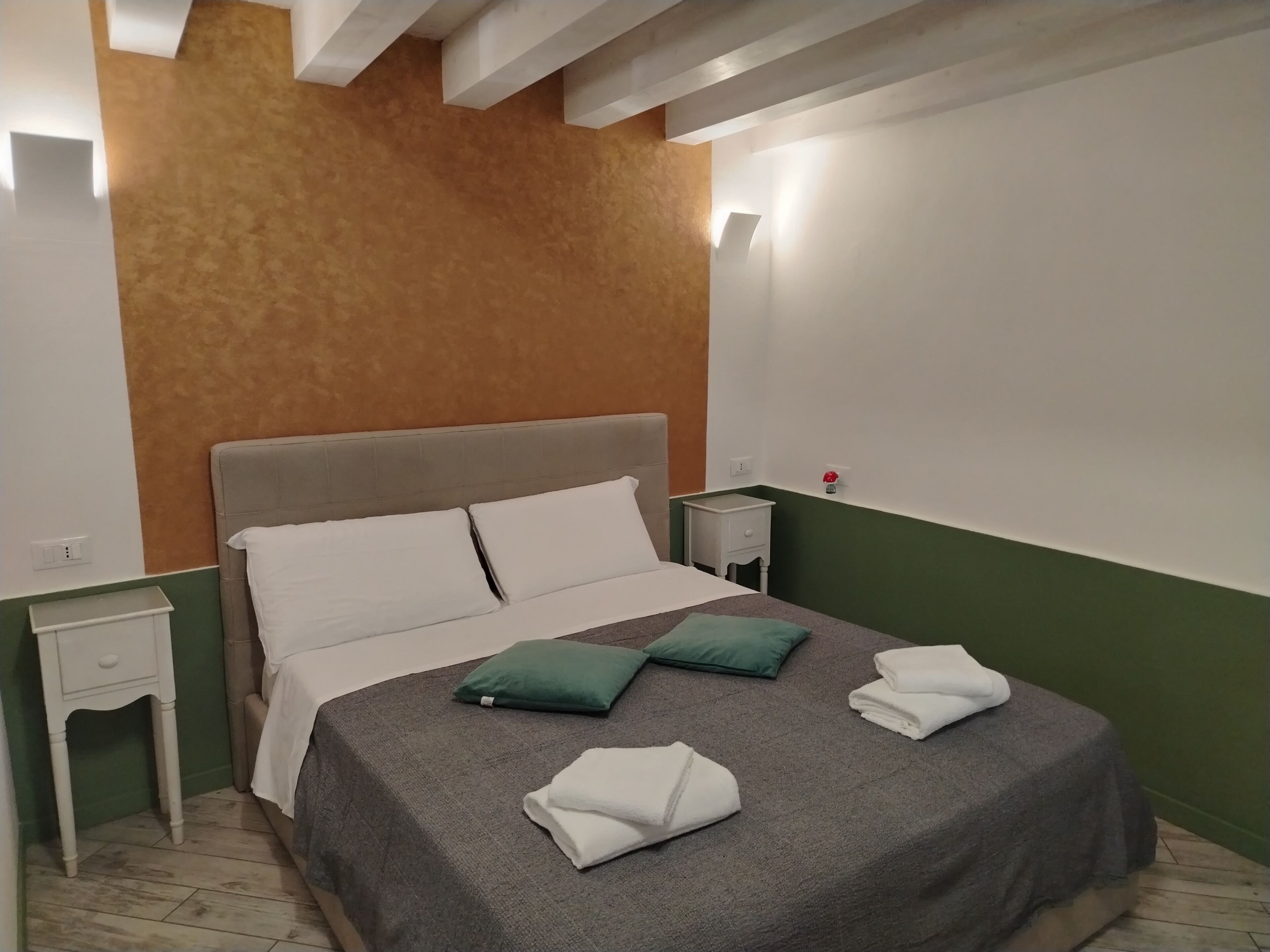 1 chambre, fer et planche à repasser, Wi-Fi, literie fournie