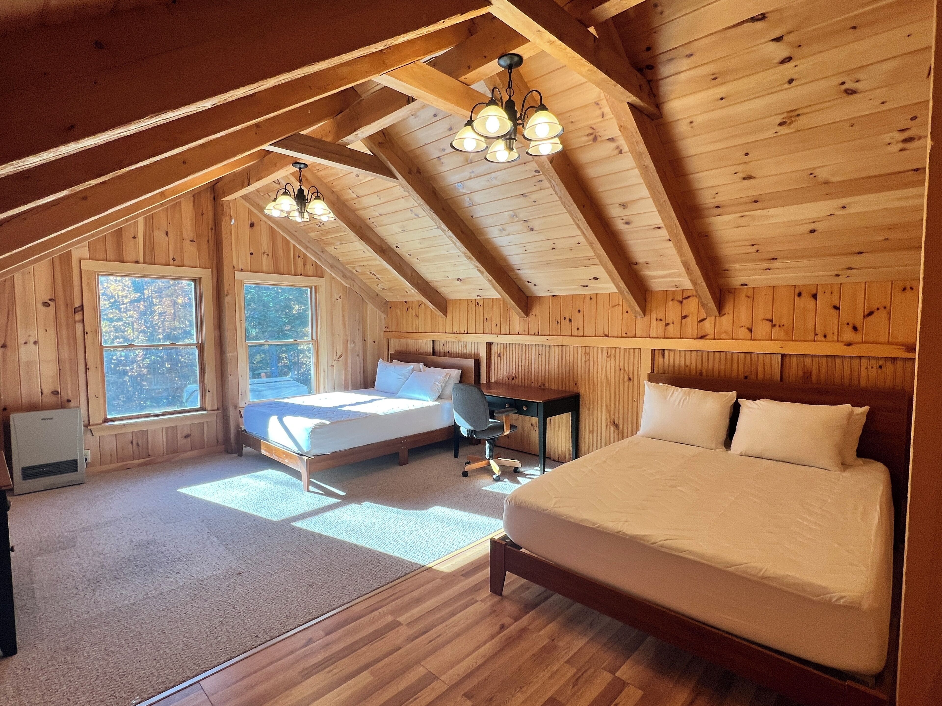 5 bedrooms, iron/ironing board, WiFi, bed sheets