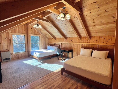 Ski In to this 5 bedroom, dog friendly West Mountain Home!