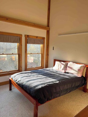 Ski In to this 5 bedroom, dog friendly West Mountain Home!