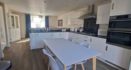 Sprawling 7-Bed Retreat in the Heart of Warboys