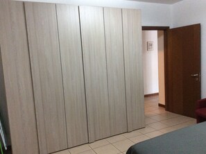 1 bedroom, iron/ironing board, internet, bed sheets