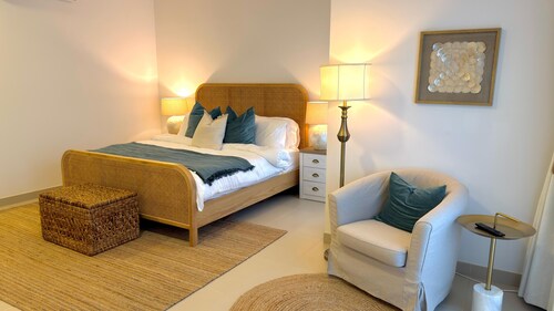 Blue Palm Villa: Spacious 4-bedroom coastal house in adorable Al-Bustan, Muscat