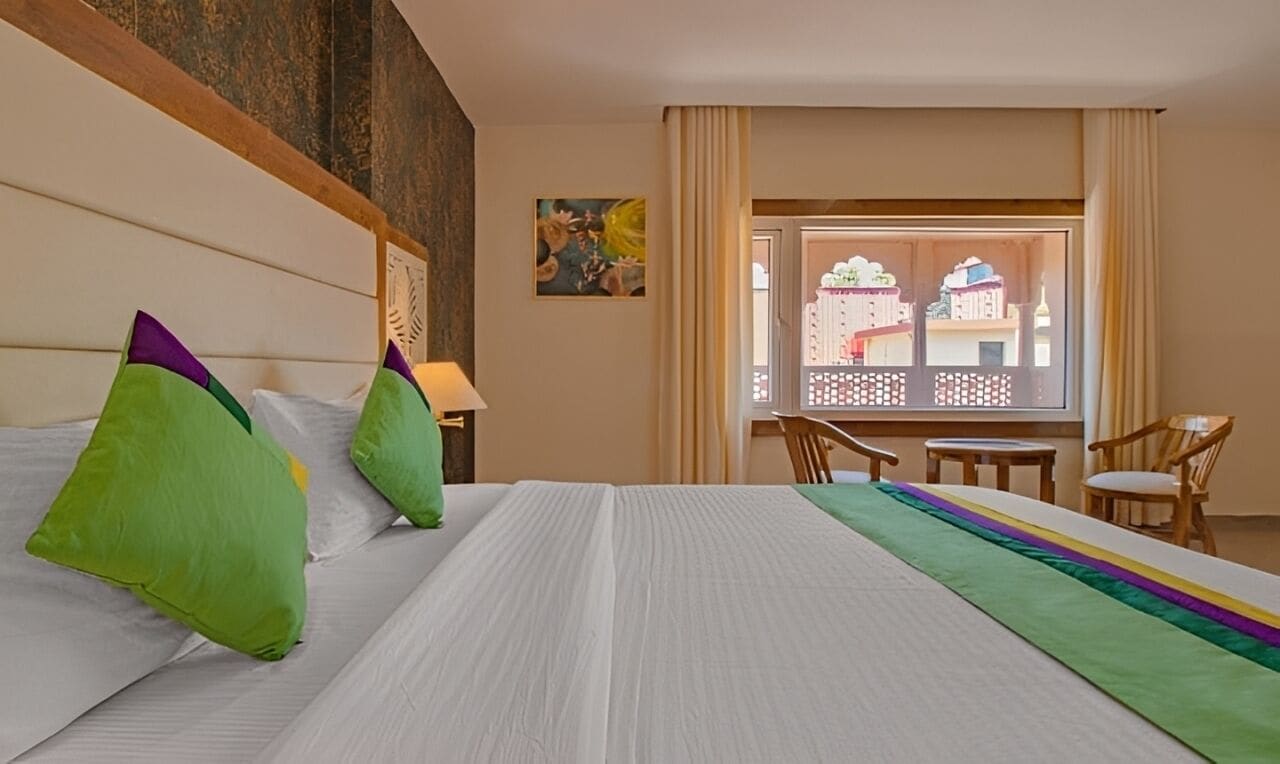 Deluxe Room, City View | Desk, laptop workspace, soundproofing, iron/ironing board
