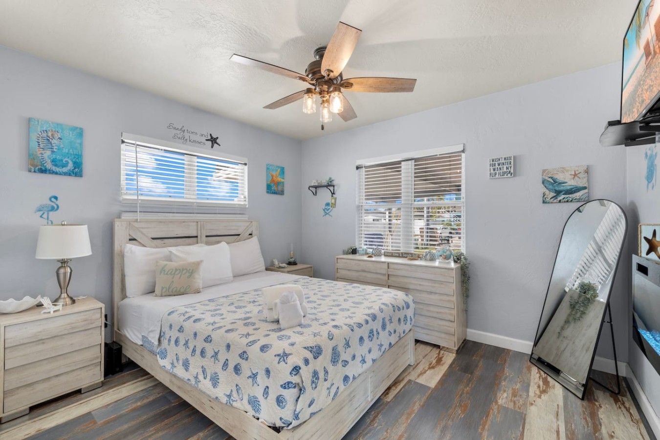 Iron/ironing board, WiFi (free)