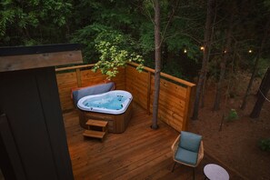 Luxury Cabin, Hill View | Outdoor spa tub