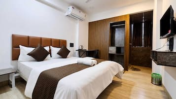 Habitación Deluxe, vistas a la ciudad | Escritorio, espacio para trabajar con un portátil, cortinas opacas