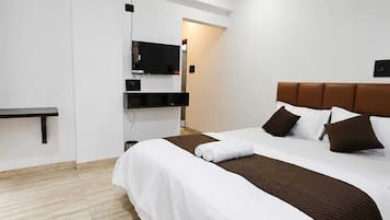 Habitación Deluxe doble | Escritorio, espacio para trabajar con un portátil, cortinas opacas
