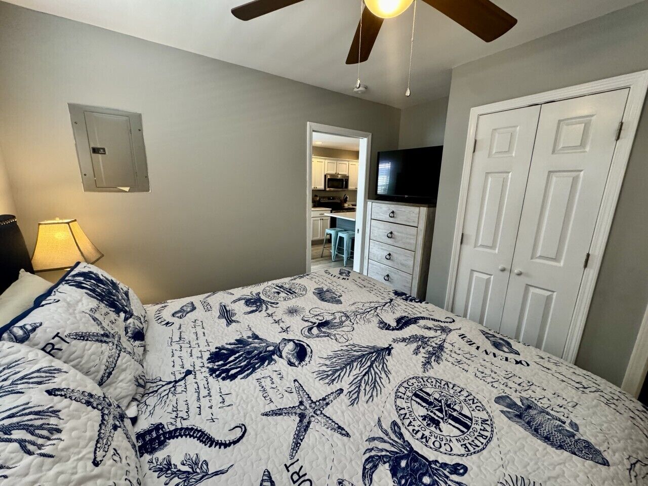 3 bedrooms, iron/ironing board, WiFi, bed sheets