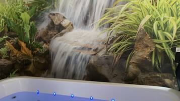 Indoor spa tub