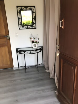 Interior - House with Castle View in the Heart of Morvan (Chastellux-sur-Cure)
