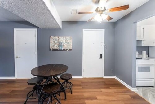 Sleek & Peaceful Retreat at Bailey Court #1