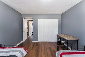 2 chambres, fer et planche à repasser, Wi-Fi gratuit, draps fournis