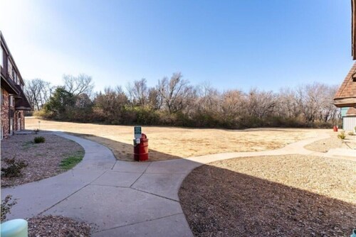 Sleek & Peaceful Retreat at Bailey Court #1