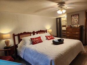 Room - Escape to the Lake at a Cozy Guest House with Lake Access (Washington)