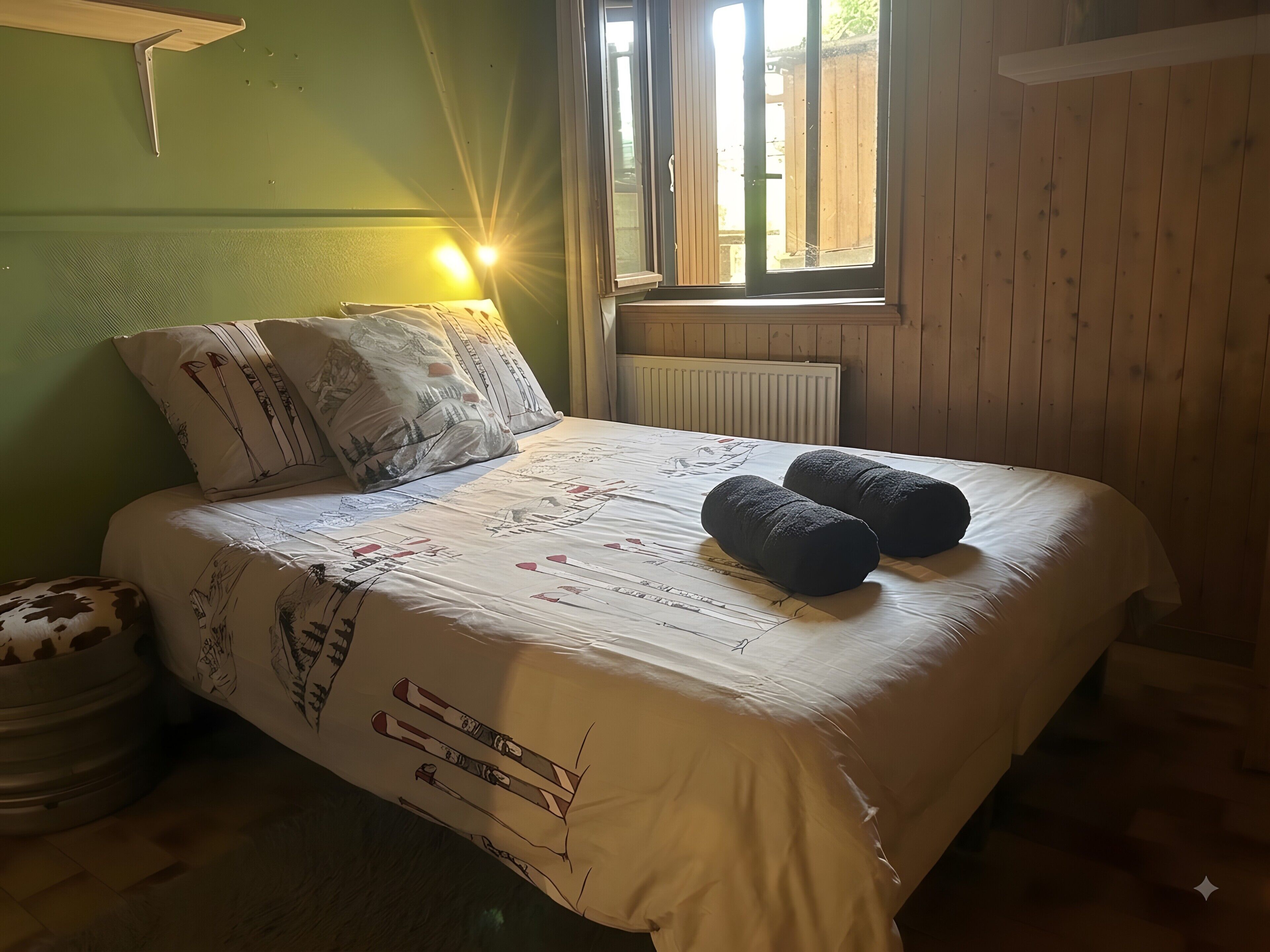 3 bedrooms, iron/ironing board, WiFi, bed sheets