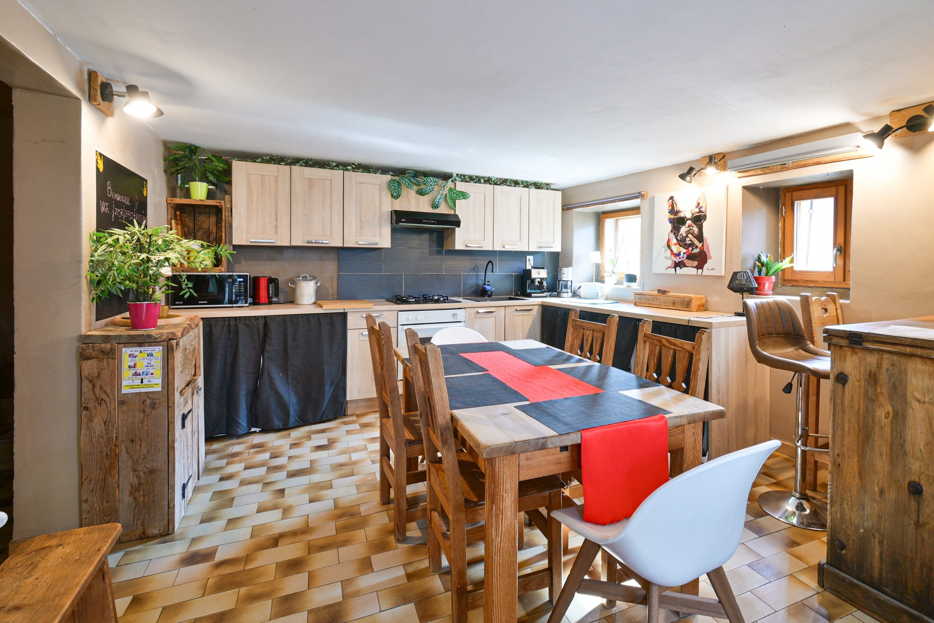 Kaffetrakter/tekoker, kjøleskap, mikrobølgeovn og ovn