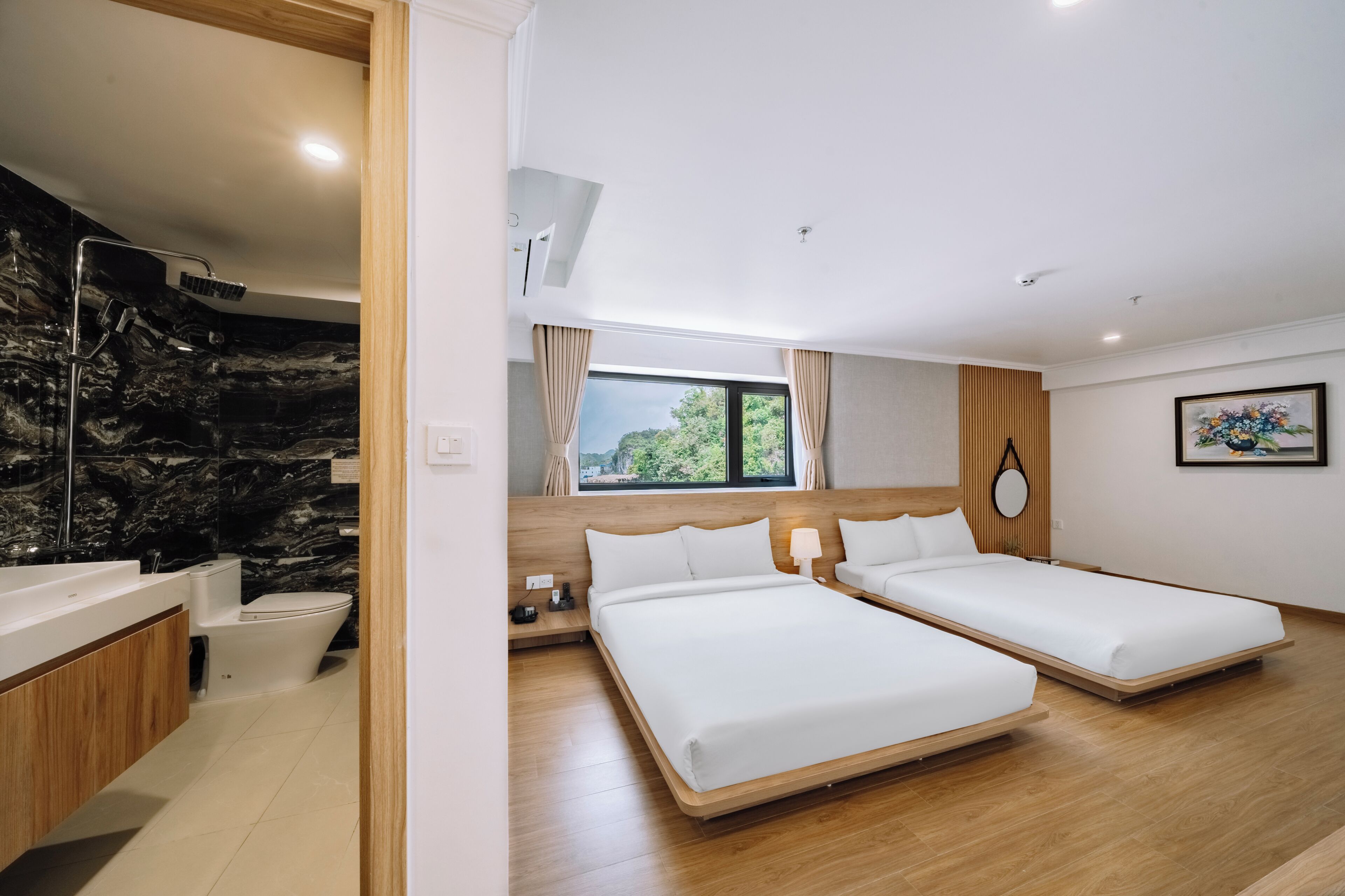 Habitación superior con 2 camas individuales | Baño | Artículos de higiene personal gratuitos, secador de pelo y toallas