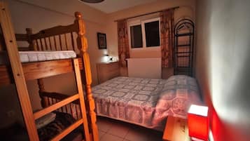 Iron/ironing board, internet, bed sheets