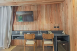 Habitación superior con 1 cama doble o 2 individuales, vistas al mar | Interior