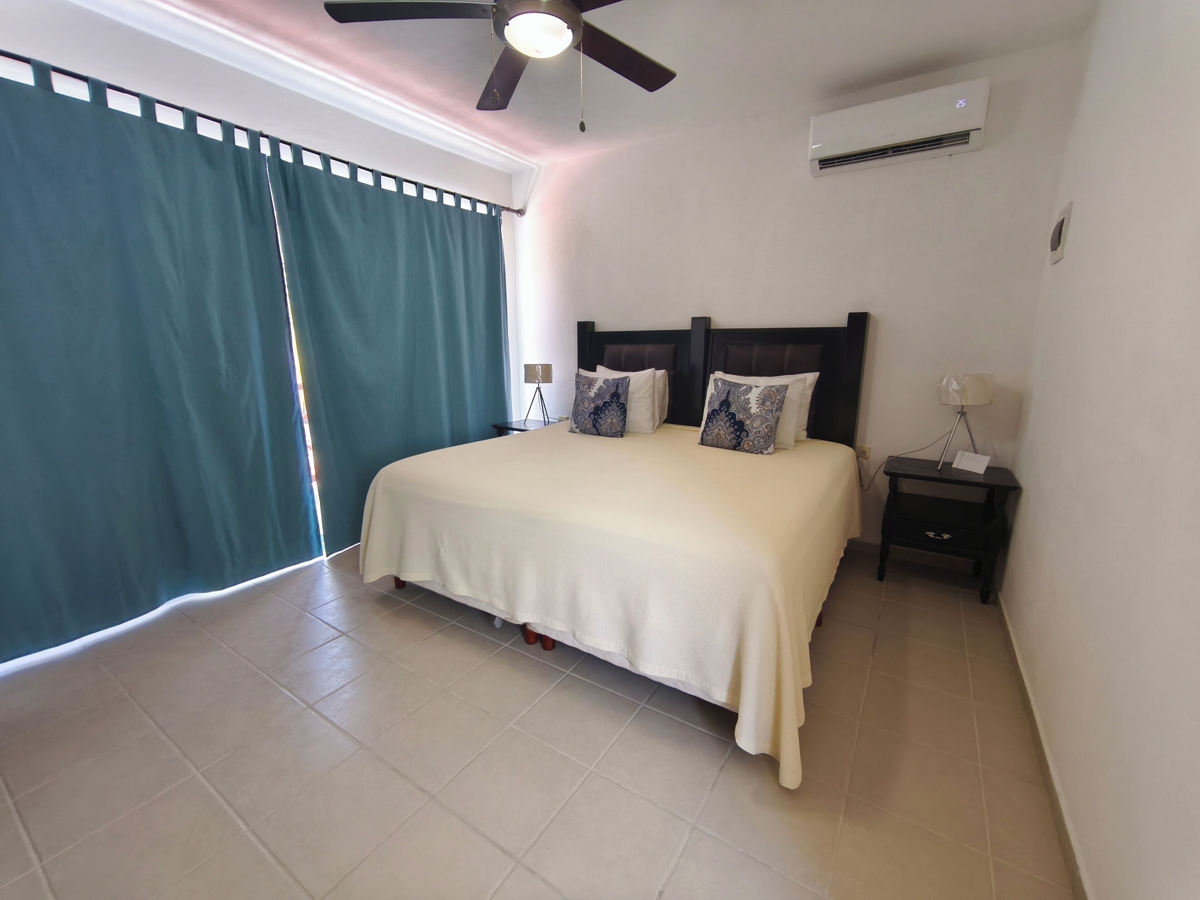 1 quarto, acesso à internet, roupa de cama