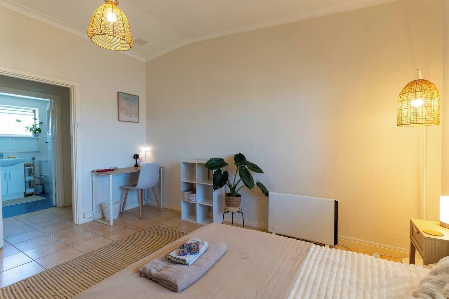 1 bedroom, desk, WiFi, bed sheets