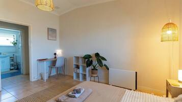1 bedroom, desk, WiFi, bed sheets